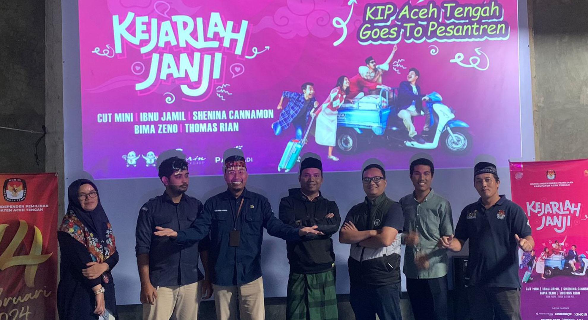 Peringati Hari Santri, KIP Aceh Tengah Gelar Pemutaran Film Kejarlah Janji di Dayah Darul Amal