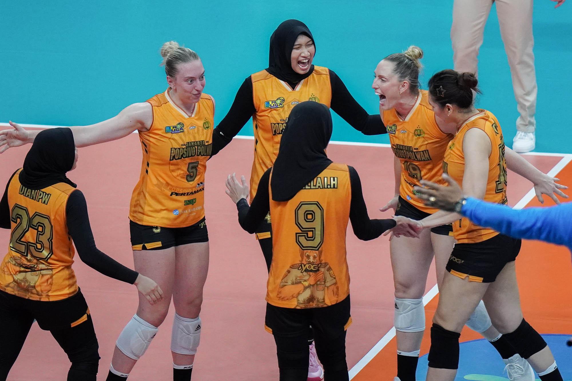 Pevoli-Jakarta-Popsivo-Polwan-melakukan-selebrasi.jpg