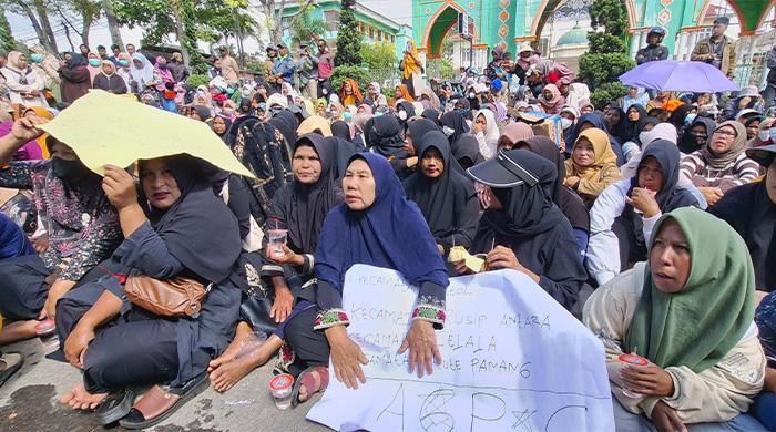 Ratusan-IRT-yang-tergabung-dalam-Aliansi-Perempuan-Gayo-menggelar-aksi-unjuk-rasa.jpg