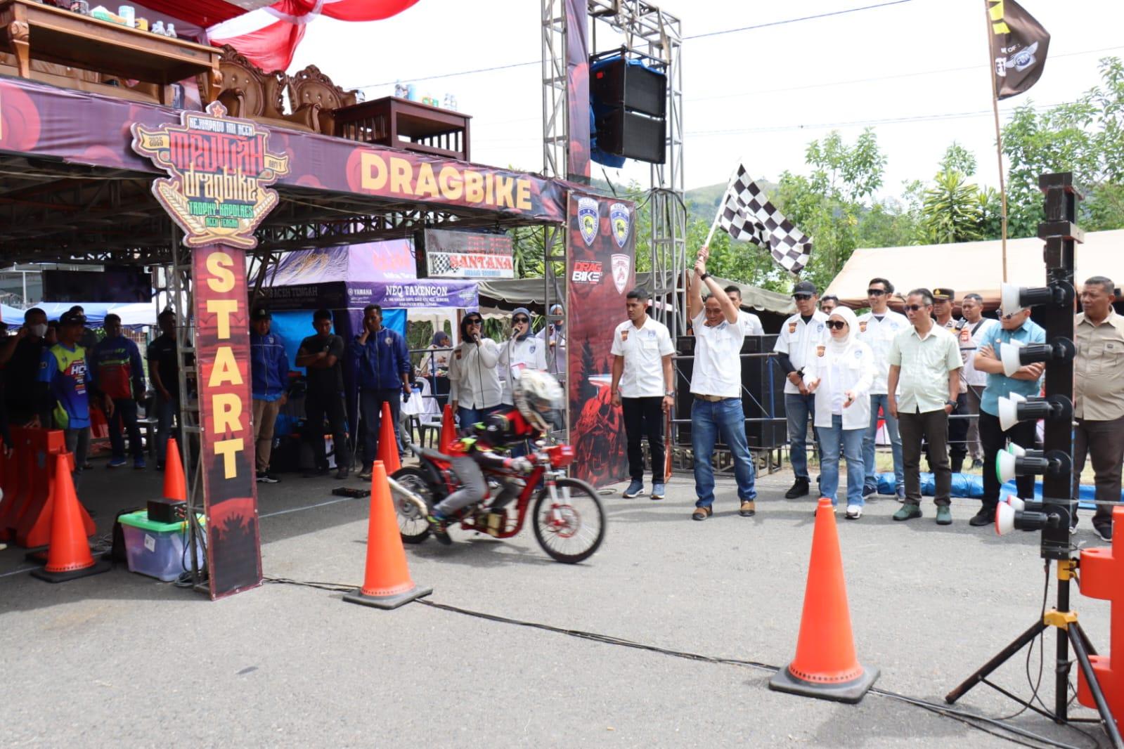 Ratusan-pembalap-muda-meriahkan-Kejurprov-IMI-Aceh-Seri-IV-Meutuah-Drag-Bike-2025.jpg