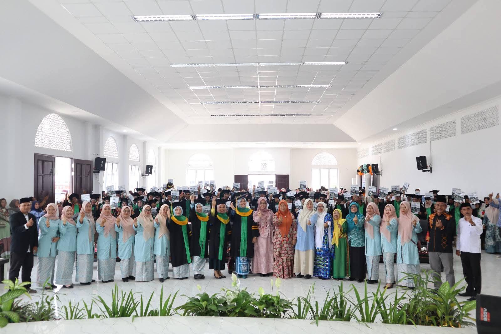 132 Siswa Sekolah Lansia di Gayo Lues Diwisuda, Semangat Belajar Tak Terbatas Usia