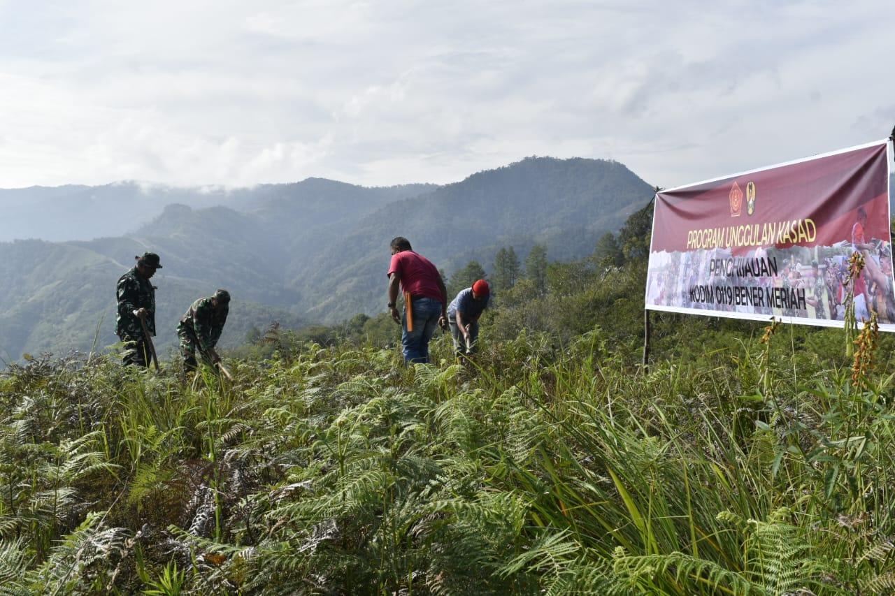 TMMD-ke-126-Kodim-0119Bener-Meriah-bersama-warga-melaksanakan-kegiatan-reboisasi.jpg