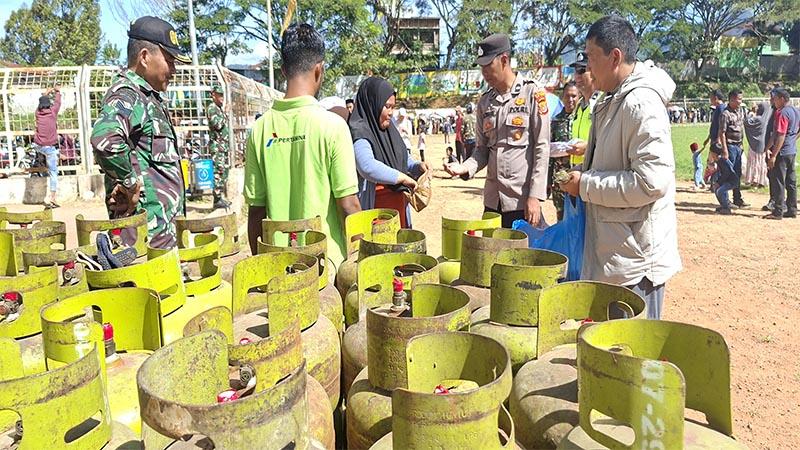 antrean-gas-elpiji-3-kg-di-aceh-tengah-2312.jpg