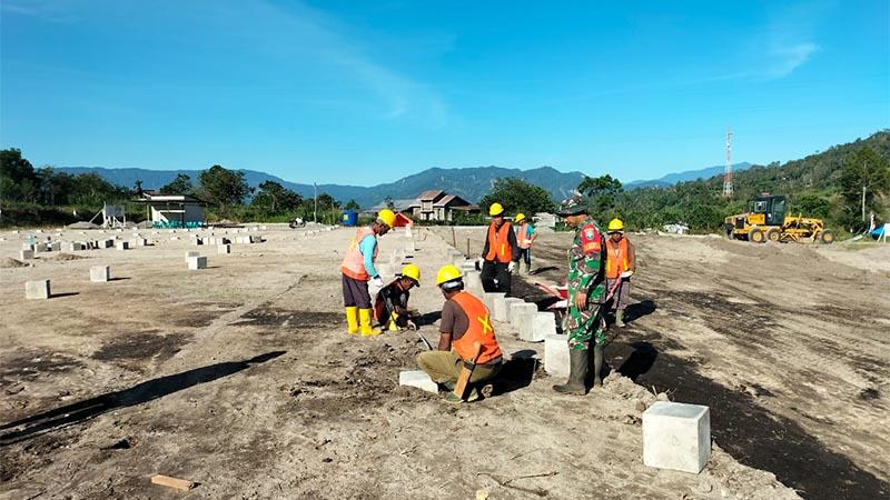 babinsa-pantau-pembangunan-huntara-di-bener-meriah.jpg