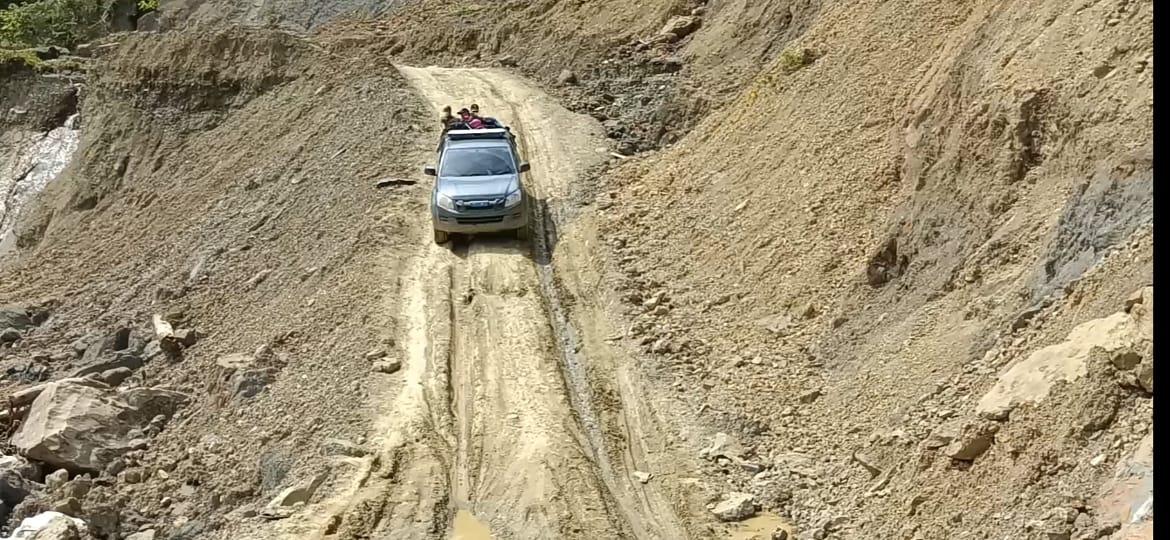 jalan-provinsi-gayo-aceh-tengah-longsor.jpg