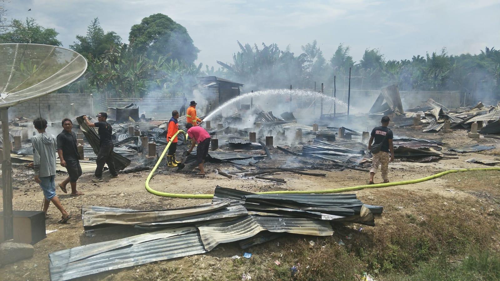 Kebakaran Hebat Ludeskan 24 Rumah Papan di Abdya, 3 Sepeda Motor Hangus
