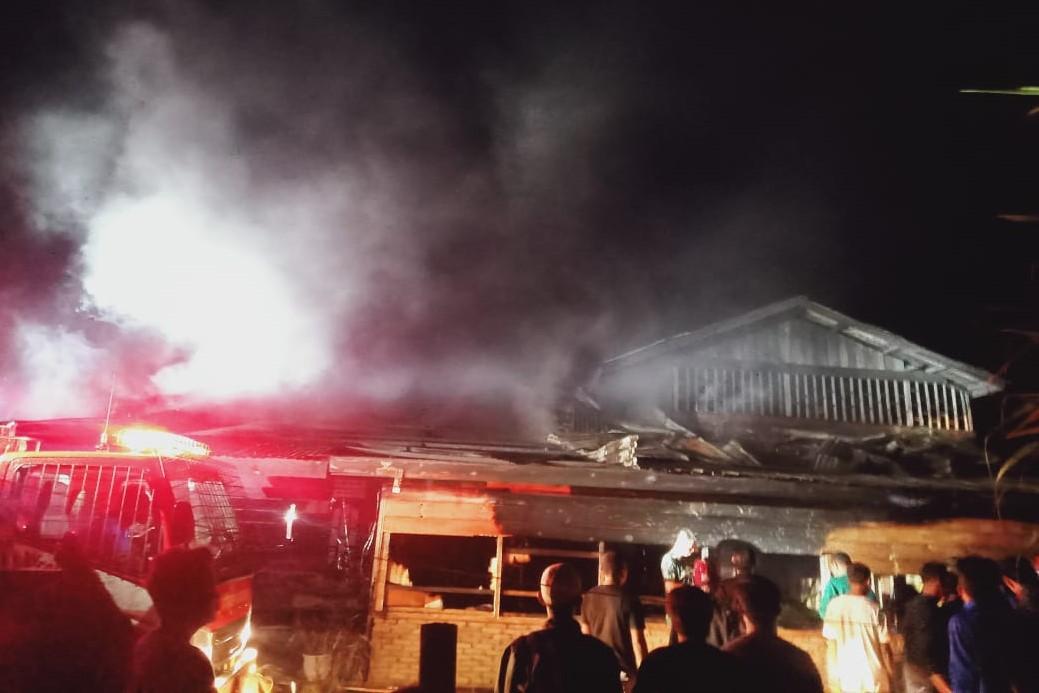 BREAKING NEWS: Kebakaran Ludeskan 2 Rumah Warga di Gayo Lues