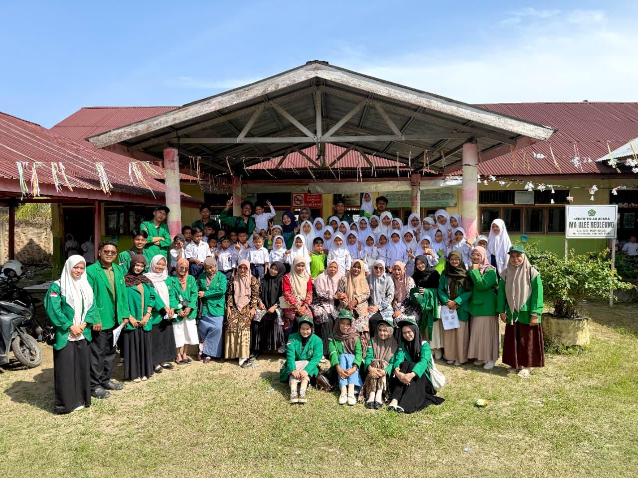 mahasiswa-KKN-ajari-siswa-di-bener-meriah.jpg