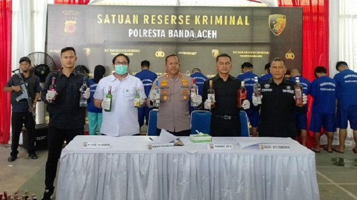 9 Laki-laki dan 3 Perempuan di Aceh Ditangkap Polisi, Sita Miras 234 Botol