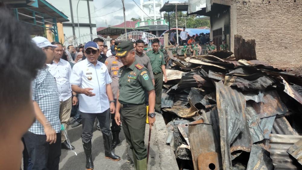 pj-bupati-ke-lokasi-kebakaran.jpg