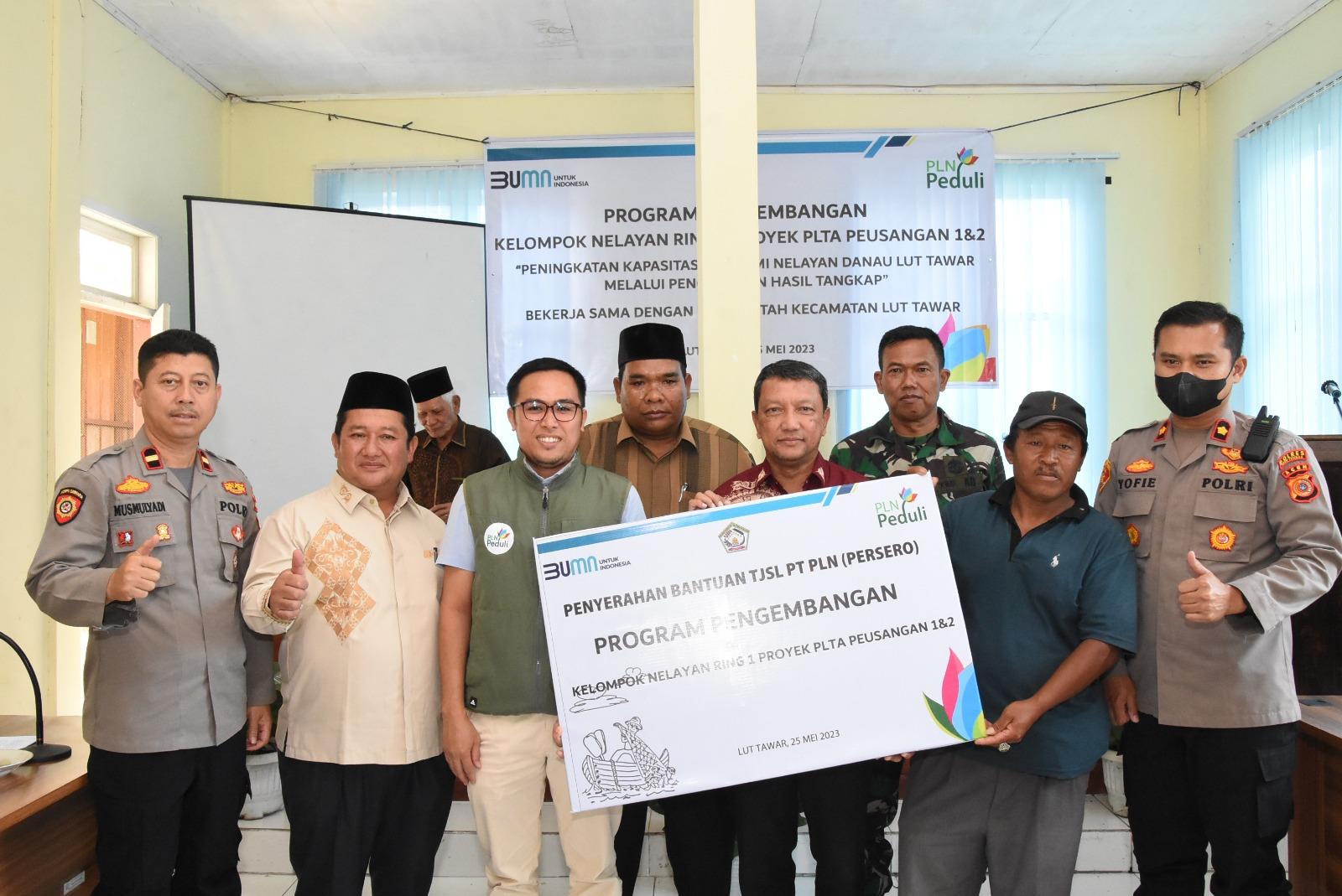 Nelayan Lut Tawar Takengon Terima Bantuan dari PLTA, Pj Mirzuan: Tingkatkan Ekonomi Rakyat