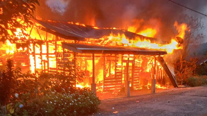 rumah-terbakar-di-Aceh-Tengah-58.jpg