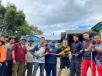 Anggota-BPBD-Bener-Meriah-foto-bersama-usai-menangkap-ular-king-kobra.jpg
