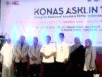 Dokter-Popon-kedua-dari-kiri-bersama-Ketua-Umum-Asklin.jpg