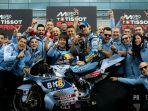 Foto-Alex-Marquez-bersama-tim-nya-Ducati-di-MotoGP-Inggris-2025.jpg
