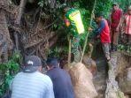 GOTONG-ROYONG-BERSIHKAN-SALURAN-IRIGASII.jpg