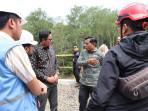 Hanafiah-menyampaikan-ucapan-selamat-kepada-Direktur-PDAM-yang-baru.jpg