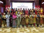 KETUA-PKK-SE-ACEH-GUNAKAN-PAKAIAN-ADAT.jpg