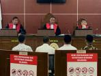 Keempat-terdakwa-mendengarkan-dakwaan-dari-JPU.jpg