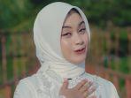 Lirik-Lagu-Bertambah-Cinta-By-Cut-Rani-Semakin-Hari-Semakin-Sayang.jpg