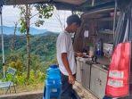 Memet-25-pedagang-kopi-keliling-di-Atu-Lintang.jpg