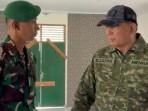 Menhan-Sjafrie-Syamsuddin-berdialog-dengan-perwira-muda-Letda-Alfarisky.jpg