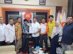 Presiden-PKS-Ahmad-Syaikhu-menyerahkanSah.jpg
