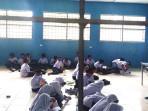 SMPN-32-TAKENGON-BELAJAR-TANPA-BANGKU.jpg
