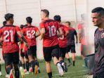 Sebagaimana-saat-ini-klub-Persija-Jakarta-dimotori-oleh-pelatih-kepala-Carlos-Pena.jpg