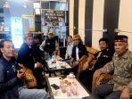 Sejumlah-caleg-yang-ikut-Ngopi-Morom-di-Hitam-Putih-Cafe.jpg