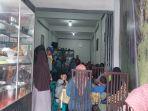 Sejumlah-warung-makan-di-jalan-lintas-Bireun.jpg