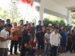 Sekitar-seratus-sopir-dump-truk-datangi-kantor-dprk.jpg