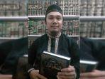 USTADZ-DOSEN-STAIN.jpg