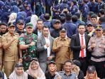 Wakil-Ketua-I-DPRK-Aceh-Tengah-Edi-Kurniawan-bersama-peserta-upacara.jpg
