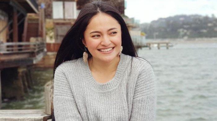 Marshanda di konten YouTube TS Media. Bintang film sekaligus penyanyi Marshanda tak memungkiri banyak masalah datang dalam hidupnya. 