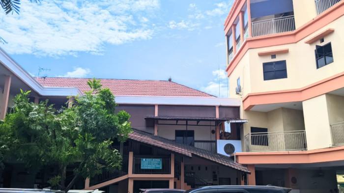 RS BUNDA -- Potret RS Bunda Gorontalo, diduga seorang bayi baru lahir meninggal di tempat ini gara-gara pelayanan yang tak sesuai. Kini sang ibu bakal tempuh jalur hukum.