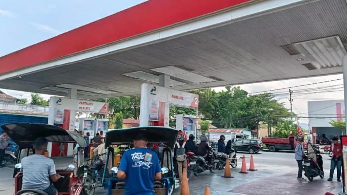 ANTREAN -- Potret SPBU Andalas, Kota Gorontalo, Senin (20/4/2026).