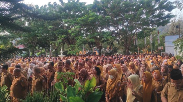 APEL PERDANA -- Aparatur Sipil Negara (ASN) Pemprov Gorontalo saat apel perdana