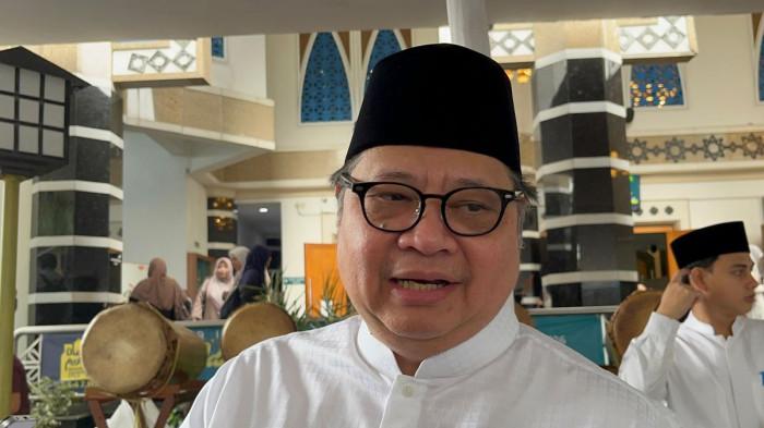 ASN WFH -- Menteri Koordinator Bidang Perekonomian Airlangga Hartarto saat ditemui di Kantor Direktorat Jenderal Pajak (DJP), Jakarta, Sabtu (21/3/2026).(KOMPAS.com/YOHANA ARTHA ULY)