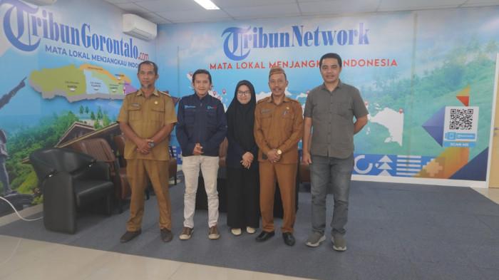 TRIBUN PODCAST -- Tim Dinas Dikbud Kabupaten Gorontalo bersama Tim TribunGorontalo.com. Abdul Waris membahas Restorasi Pendidikan.