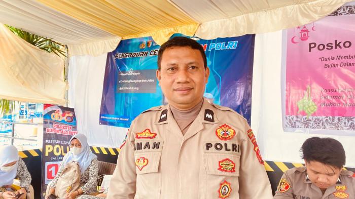 PEJABAT POLISI -- Aipda Aman Zakaria saat ditemui di kawasan Citimall Gorontalo. Aipda Aman bercerita tentang perjalanan karier dan (Sumber: Yunima Hasan, Mahasiswa Magang Jurnalistik UNG)