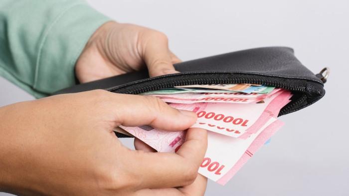 BANSOS 2026 - Ilusrasi uang bansos (rupiah) - Awal 2026, berbagai bansos cair untuk KPM. Cek status dan pastikan hak Anda tepat sasaran!