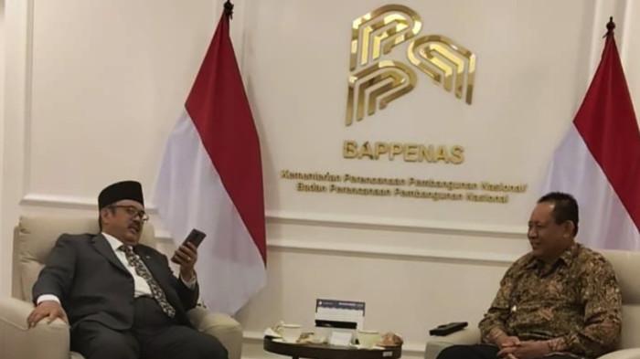 BERTEMU -- Momen audiens Gubernur Gorontalo Gusnar Ismail dengan Kepala Bappenas.