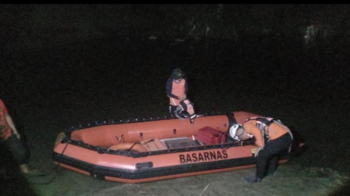 Basarnas Gorontalo tengah mencari korban hanyut di Sungai Bulango
