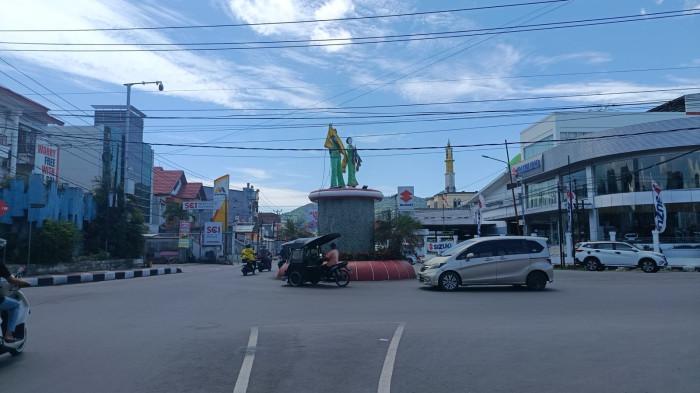 HARI VALENTINE-- Bundaran Saronde di Pusat Kota Gorontalo. Hari Valentine di Kota Gorontalo tampak berjalan normal tanpa ada perayaan khusus, Sabtu (14/2/2026).