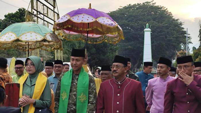 PROSESI ADAT -  Bupati Boalemo Rum Pagau menyambut kedatangan Dandim 1316 Boalemo bertempat di Rumah Dinas Kantor Bupati Boalemo pada Jumat 24 April 2026.