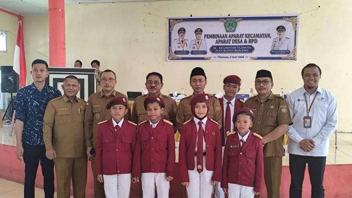 Bupati Boalemo Rum Pagau foto bersama siswa sekolah rakyat  ddddd