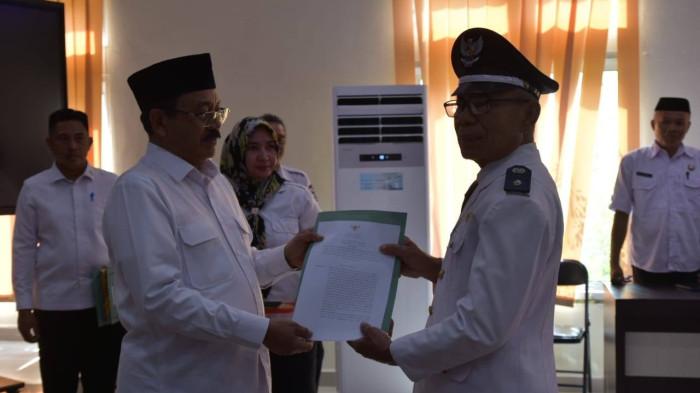 Bupati Boalemo Rum Pagau melantik 8 kepala desa  fffff