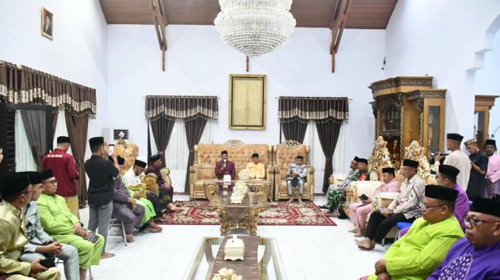 Bupati Boalemo Rum Pagau menghadiri sidang  adat Tonggeyamo  ffedf