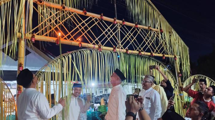 Bupati Boalemo Rum Pagau pemasangan lampu Tumbilotohe gggg